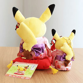 Peluche Mascota Pikachu ♀ · Ceremonia del Té