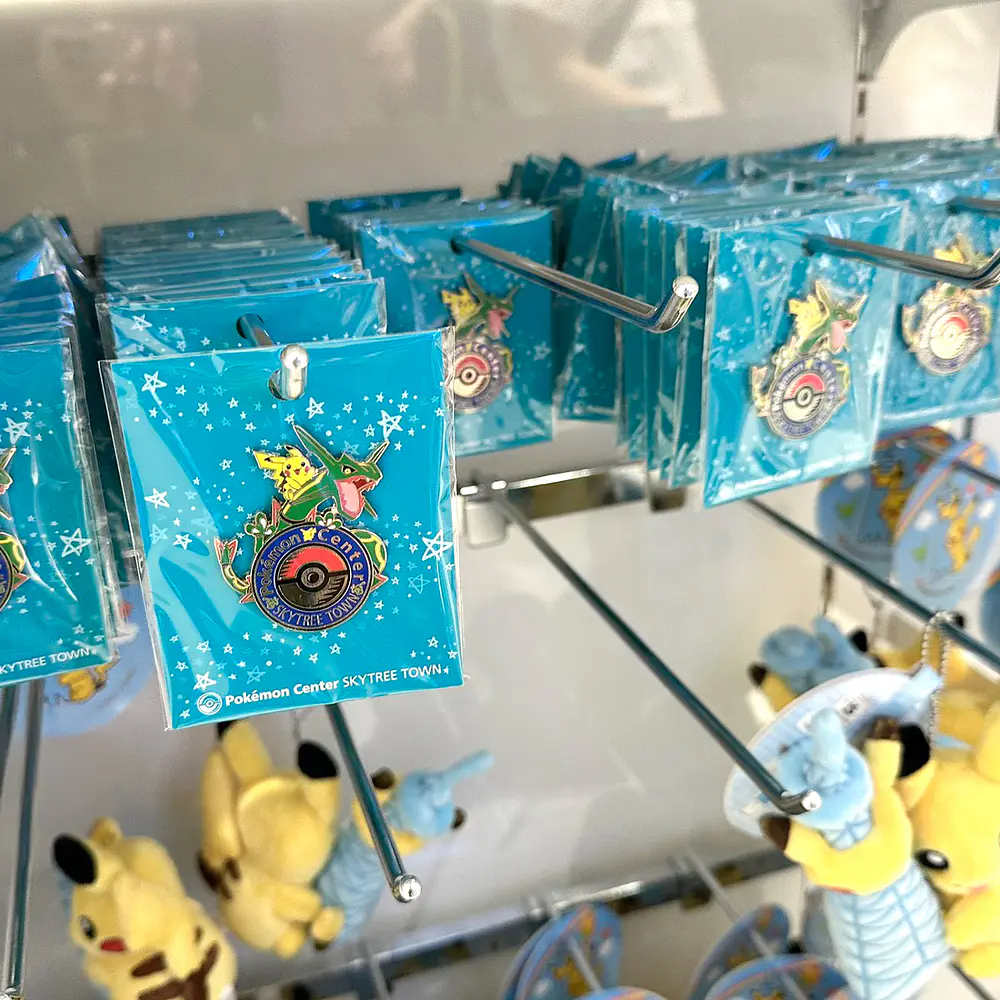 Pin · Rayquaza & Pikachu - Vista del producto