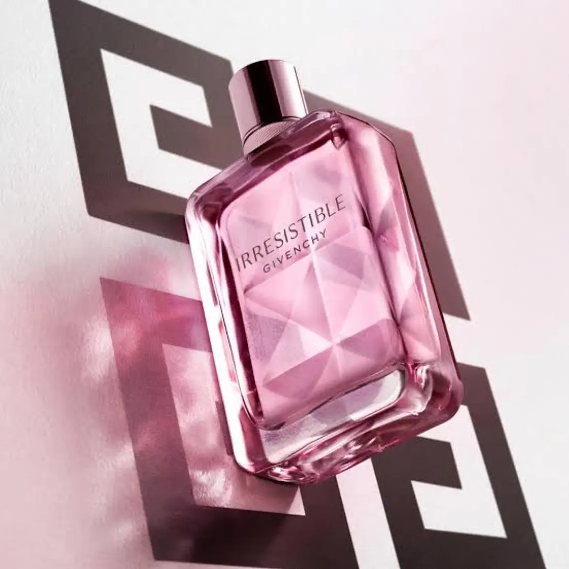 Givenchy Irrésistible Very Floral Eau de Parfum 4