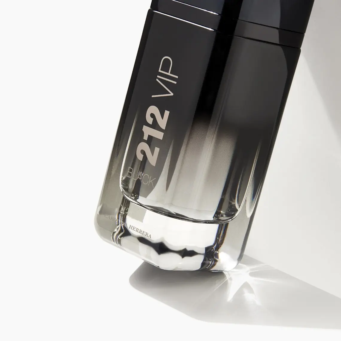 Carolina Herrera 212 Vip Black Men Eau de Parfum 6