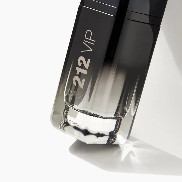Carolina Herrera 212 Vip Black Men Eau de Parfum 6