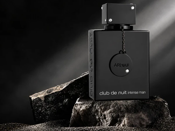 Club de Nuit Intense Man para homens com H grande