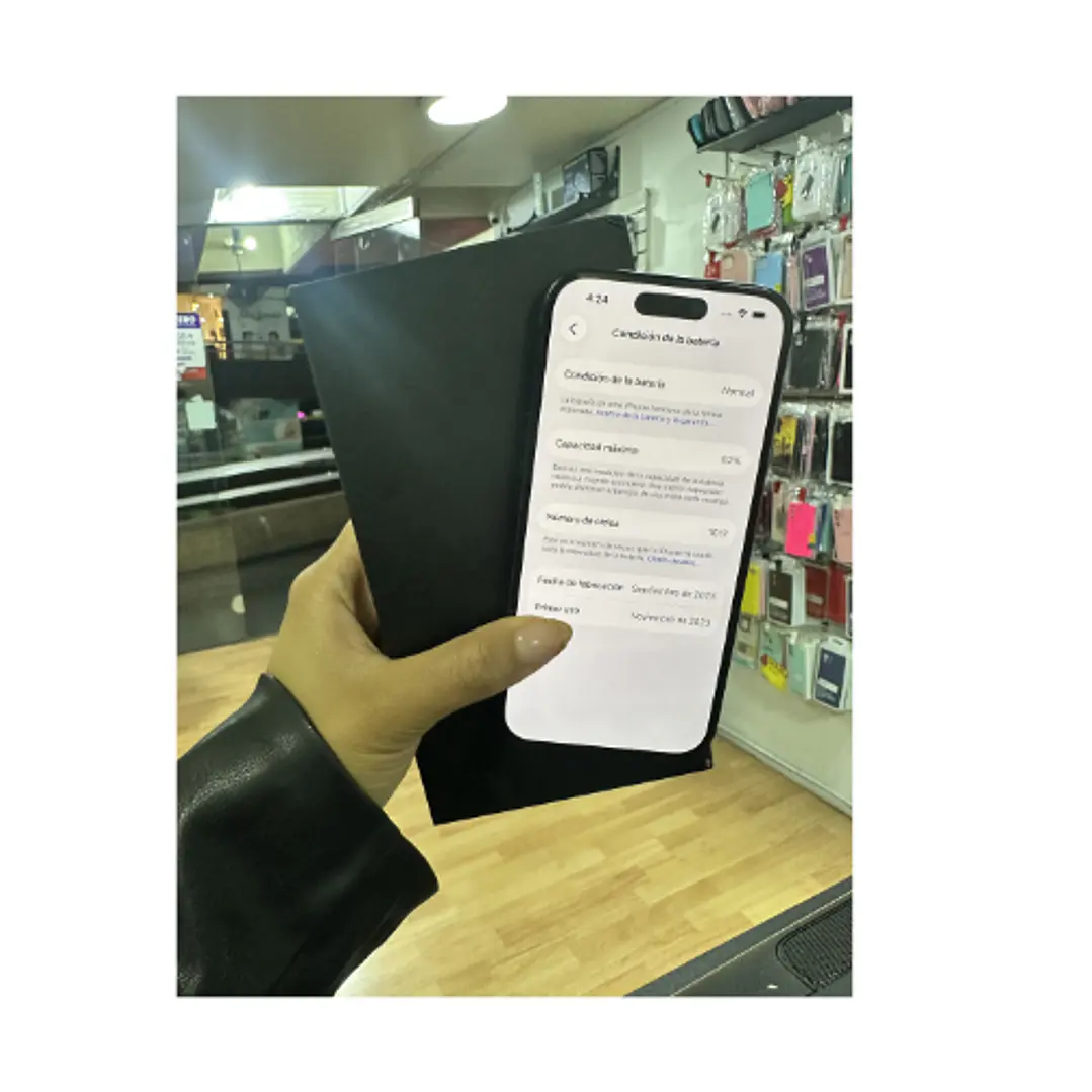 iPhone 15 Black 256 GB 4