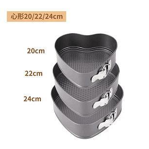 TRI PACK DE MOLDES PARA QUEQUE EN CORAZÓN 