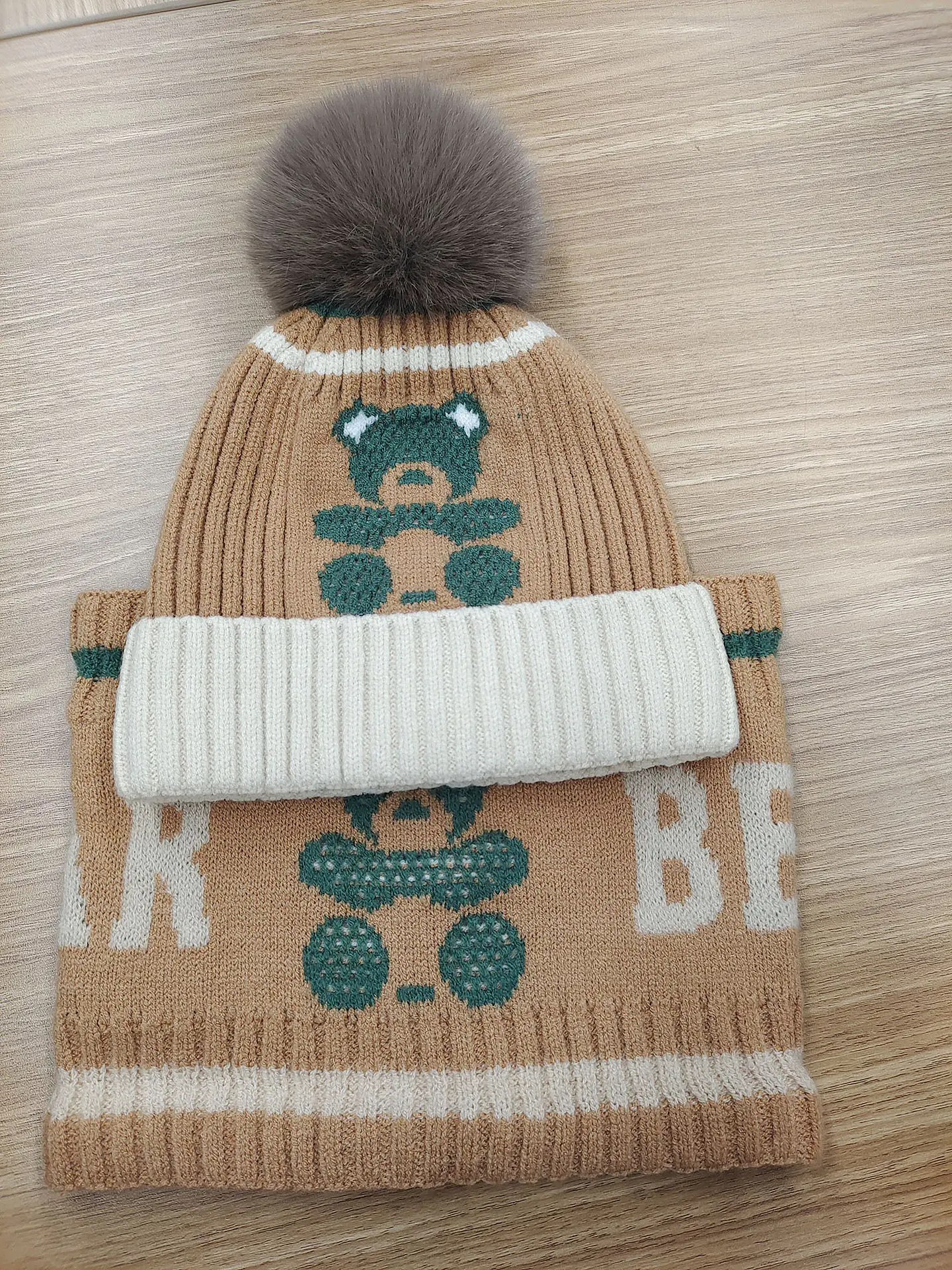 GORRO Y CUELLO CHIPORRO OSITO NIÑO  6