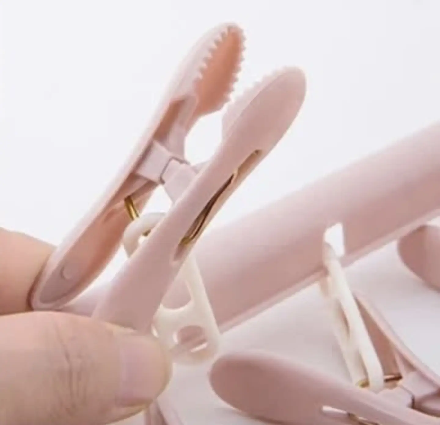 COLGADOR DE ROPA PLEGABLE 32 PERRITOS  4