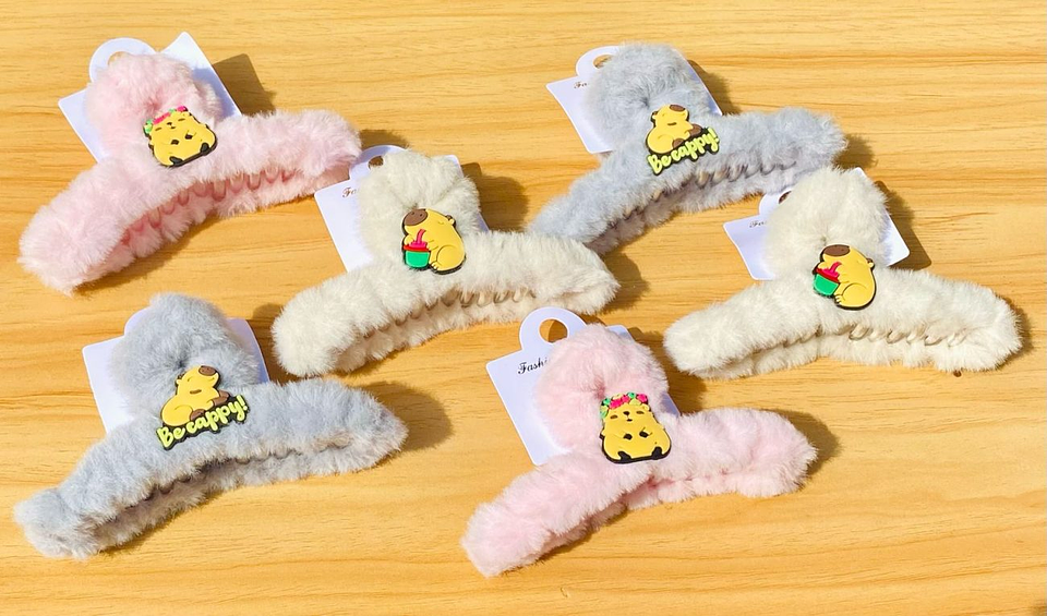 PINCHE TIBURÓN FELPA CAPYBARA 3D 1