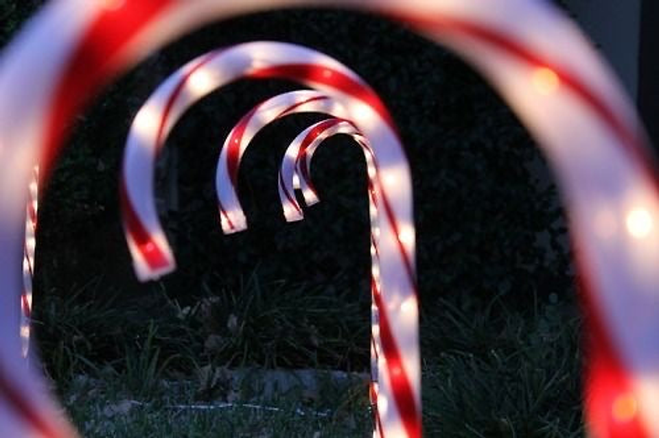 SET ADORNO BASTON CARAMELO SOLAR LED PQT 5 UNDS 64CM 6