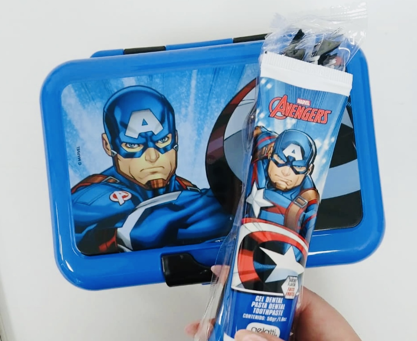 SET PASTA DE DIENTE + CEPILLO + LONCHERA AVENGERS 2