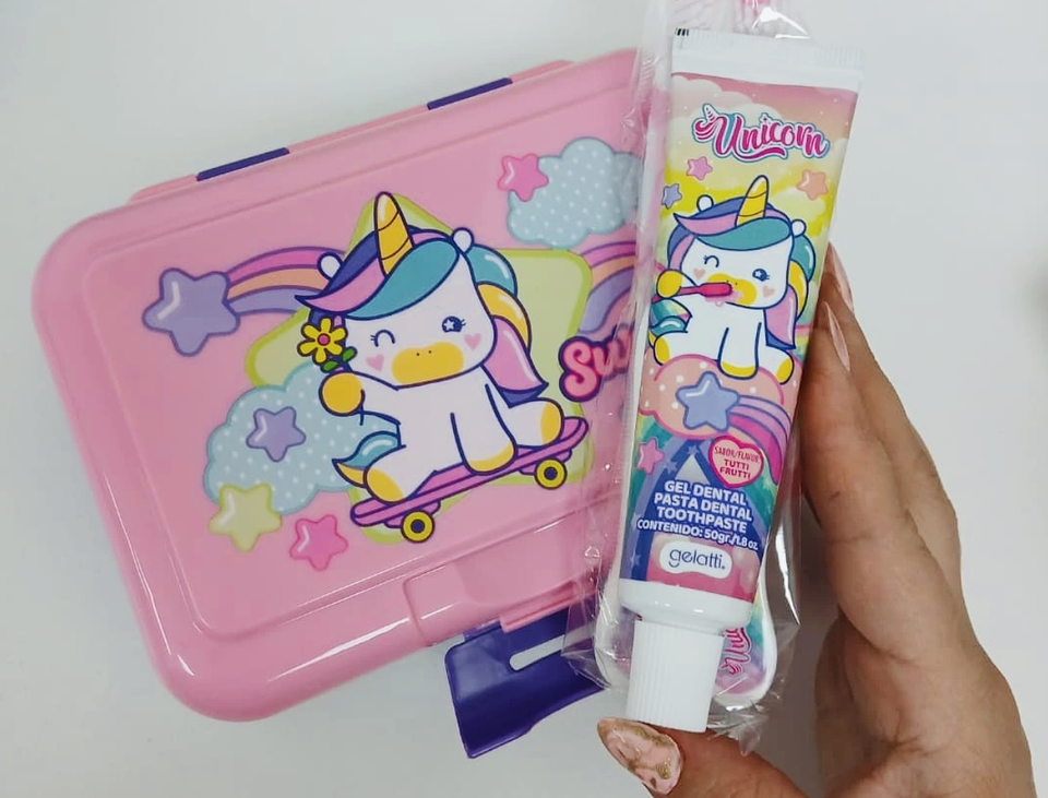 SET PASTA DE DIENTE + CEPILLO + LONCHERA UNICORNIO 2