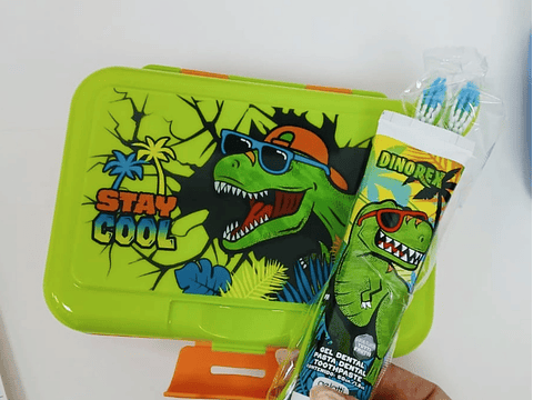SET PASTA DE DIENTE + CEPILLO + LONCHERA DINOSAURIO