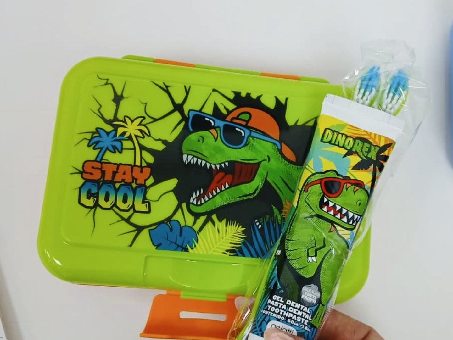 SET PASTA DE DIENTE + CEPILLO + LONCHERA DINOSAURIO 2
