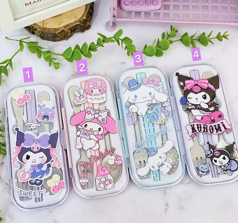SET DE CUBIERTOS DE ACERO + PALILLOS SANRIO 1