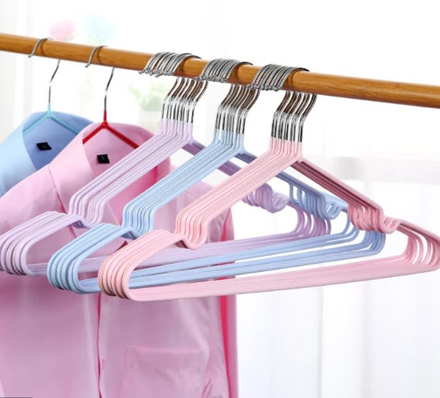 SET DE 10 COLGADORES DE ROPA ANTIDESLIZANTE  1