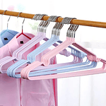 SET DE 10 COLGADORES DE ROPA ANTIDESLIZANTE 