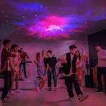 LAMPARA PROYECTOR DE GALAXIA ASTRONAUTA SENTADITO CON CONTROL