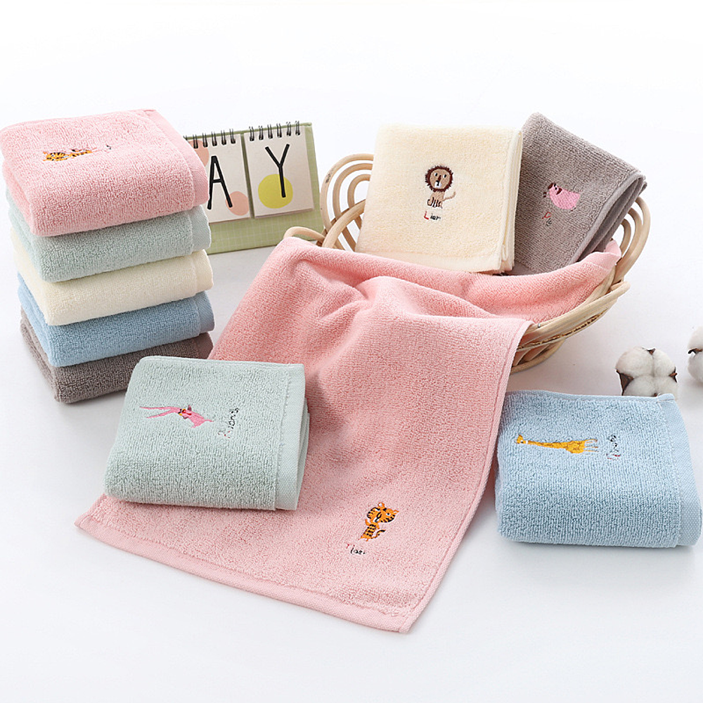 TOALLA DE ALGODON BORDADO GRUESO PÁRVULO 25x50CM