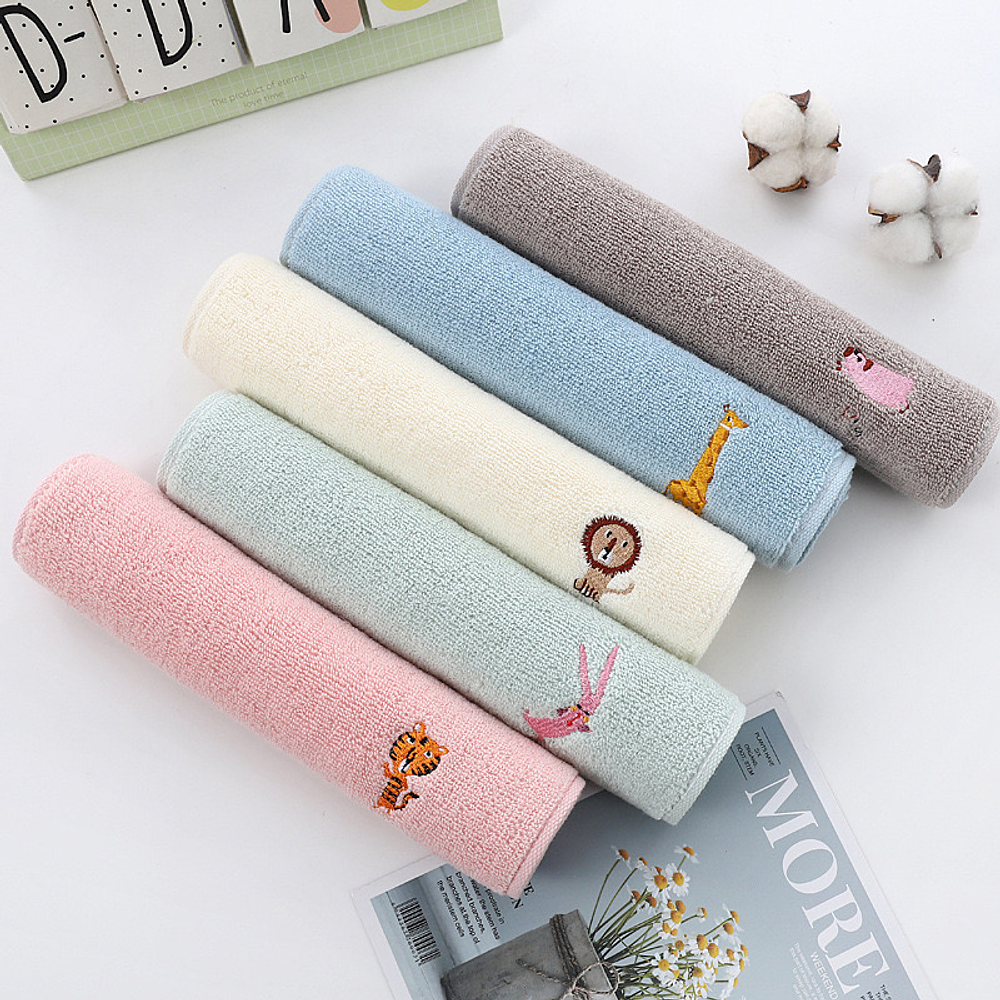 TOALLA DE ALGODON BORDADO GRUESO PÁRVULO 25x50CM