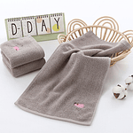 TOALLA DE ALGODON BORDADO GRUESO PÁRVULO 25x50CM