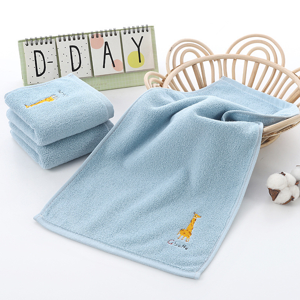 TOALLA DE ALGODON BORDADO GRUESO PÁRVULO 25x50CM