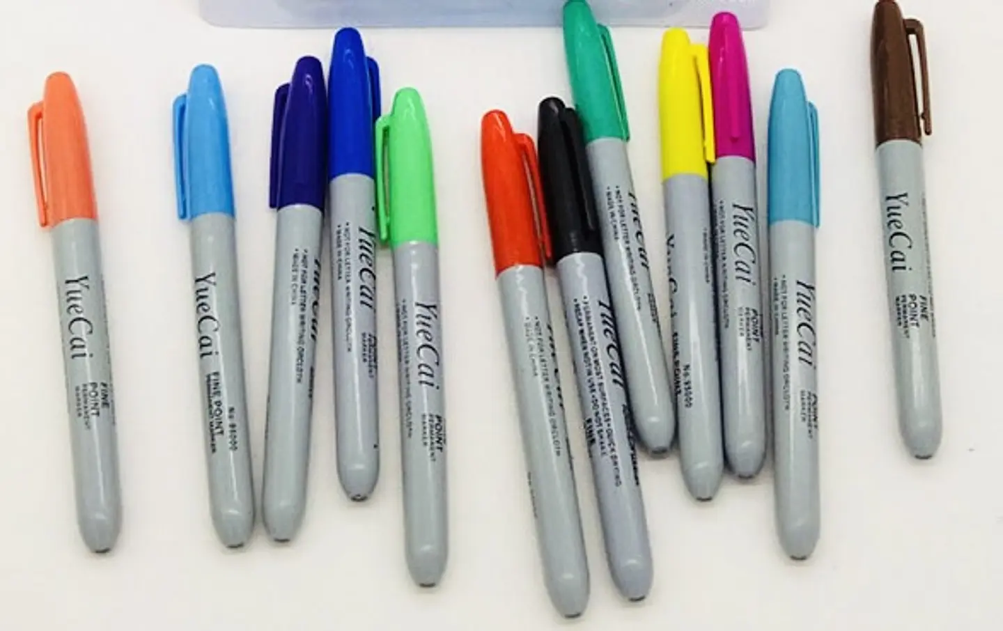 SET 18 MARCADORES PERMANENTES PUNTA GRUESA YUECAI COLORES 3