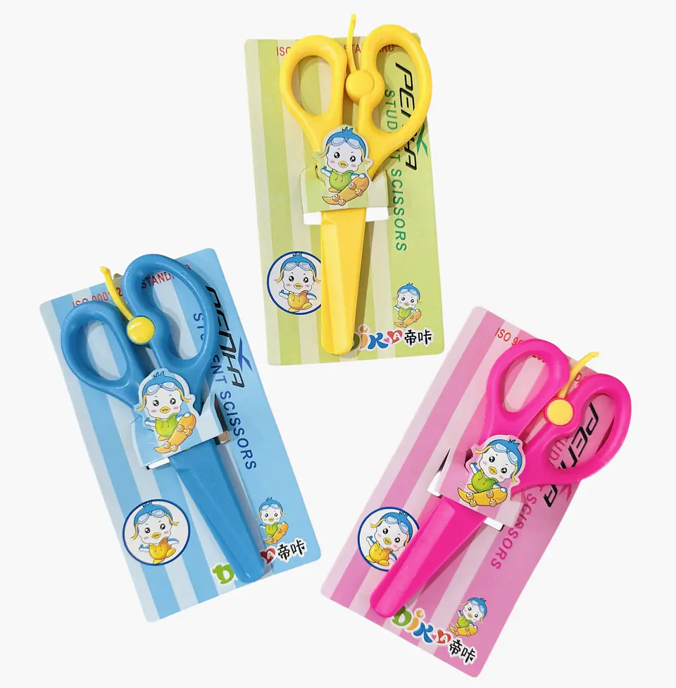 TIJERA PRE ESCOLAR PLASTICA CON SEGURO 3
