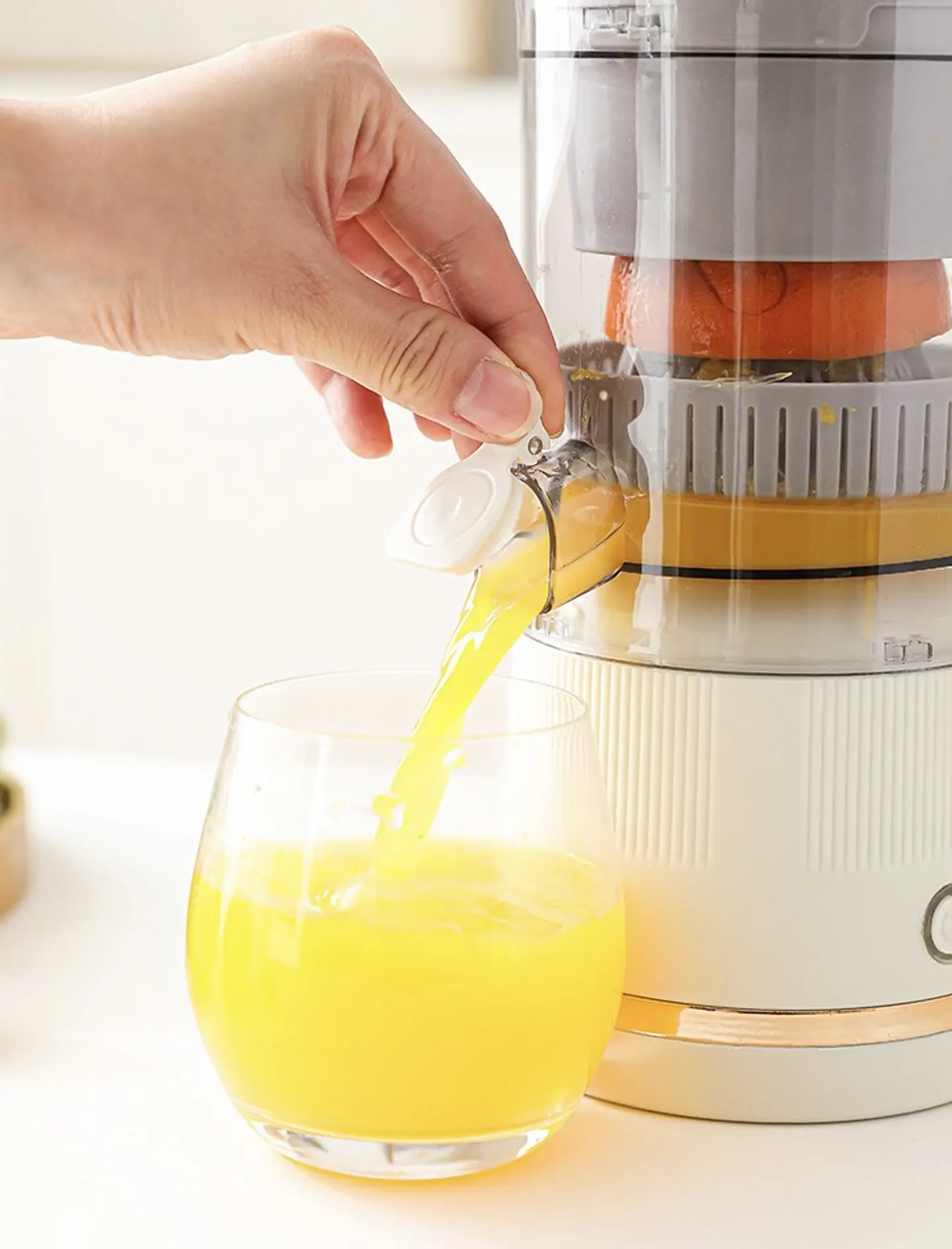 EXPRIMIDOR DE JUGO FRUTAS RECARGABLE USB PORTÁTIL  2