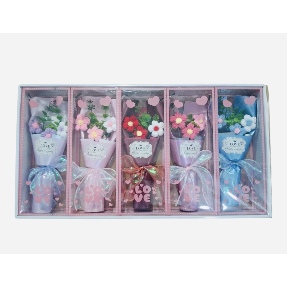 RAMO DE FLORES A CROCHET EN CAJITA