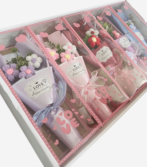 RAMO DE FLORES A CROCHET EN CAJITA