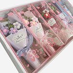 RAMO DE FLORES A CROCHET EN CAJITA