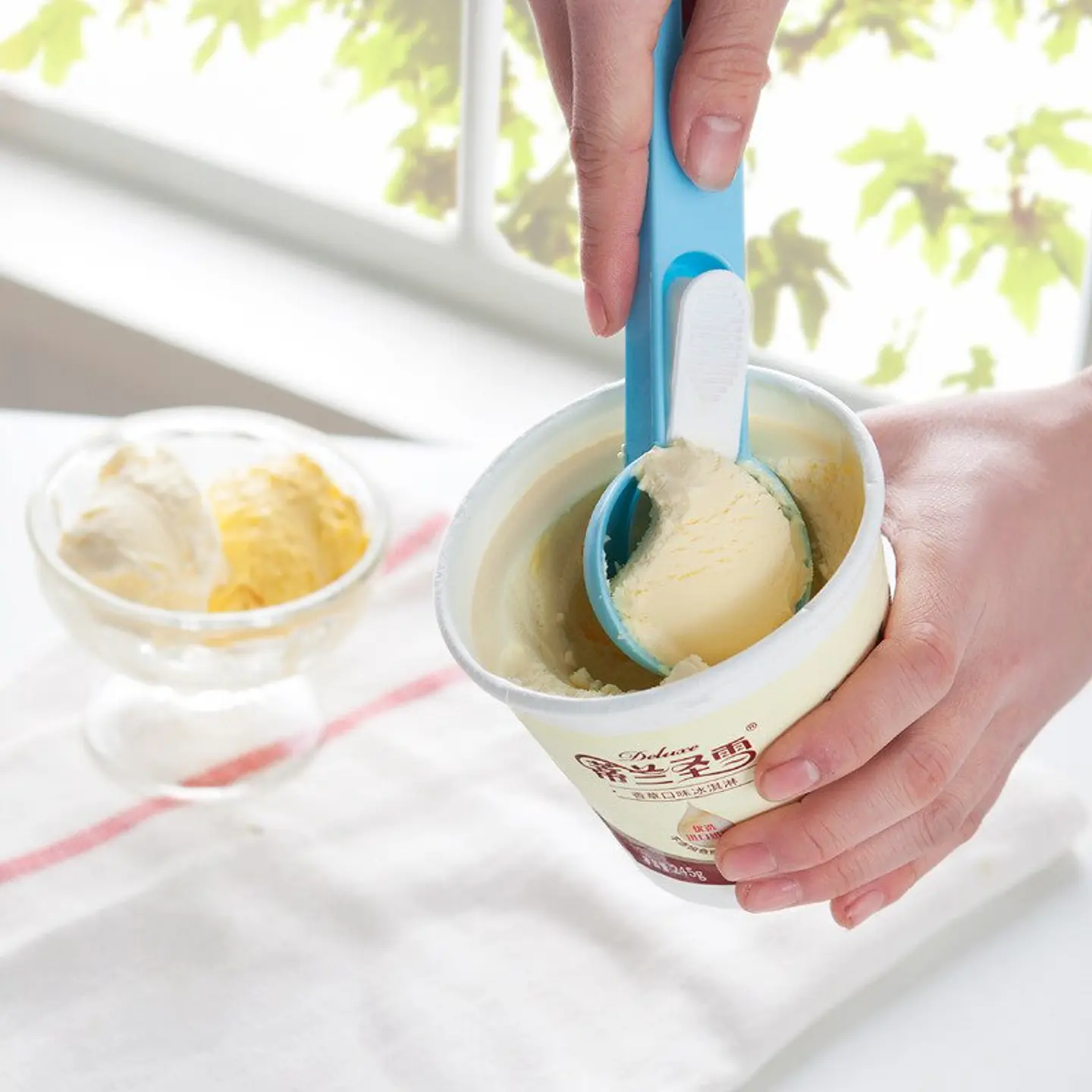 CUCHARA DE PLÁSTICO PARA HELADO-YOGURT-FRUTA 1