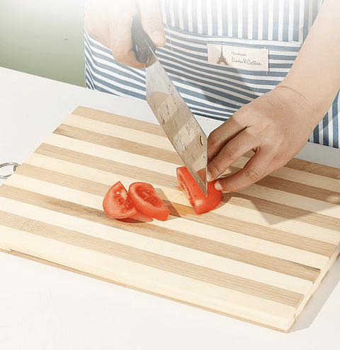 TABLA PICAR BAMBÚ GRUESO 20X30CM CON ARGOLLA PARA COLGAR