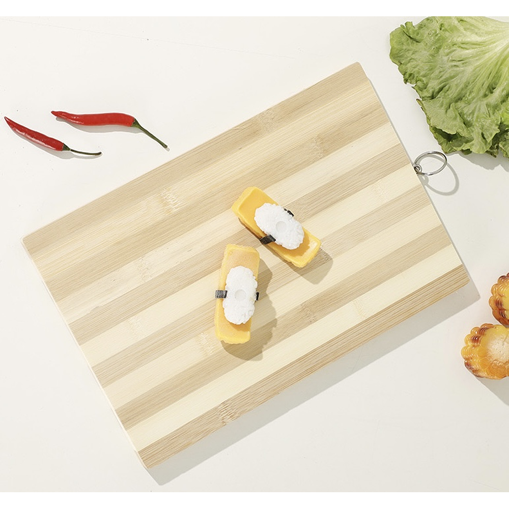 TABLA PICAR BAMBÚ GRUESO 20X30CM CON ARGOLLA PARA COLGAR