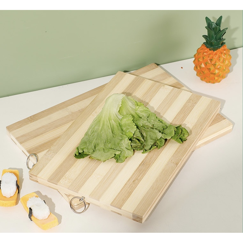 TABLA PICAR BAMBÚ GRUESO 20X30CM CON ARGOLLA PARA COLGAR