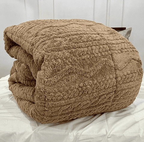 FRAZADA TEXTURIZADA PUNTOS CON CHIPORRO KING 2.5 PLAZAS 220x240CM