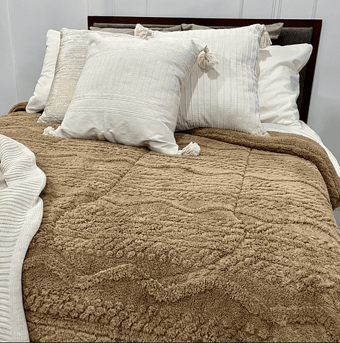 FRAZADA TEXTURIZADA PUNTOS CON CHIPORRO KING 2.5 PLAZAS 220x240CM