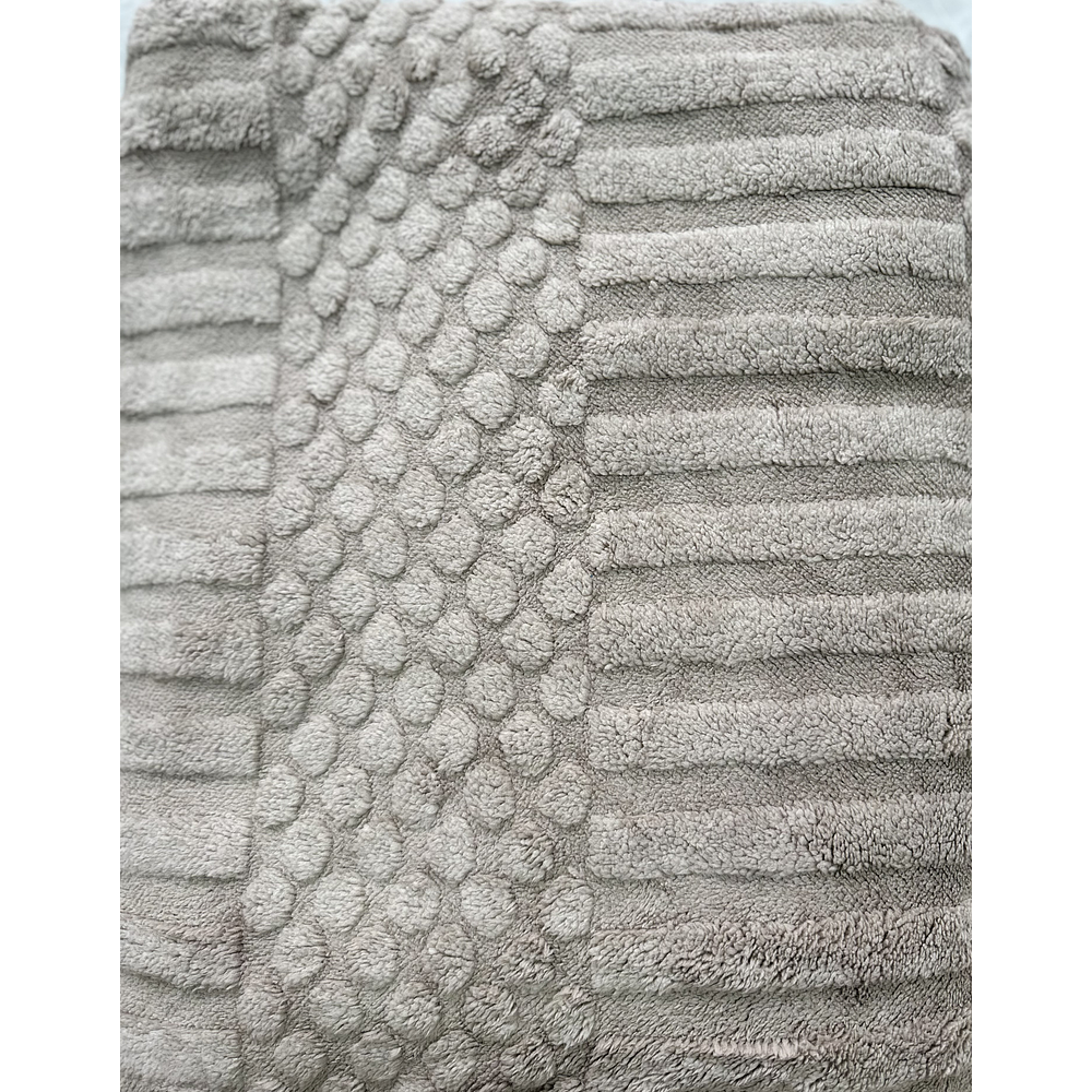 FRAZADA TEXTURIZADA PUNTOS CON CHIPORRO KING 2.5 PLAZAS