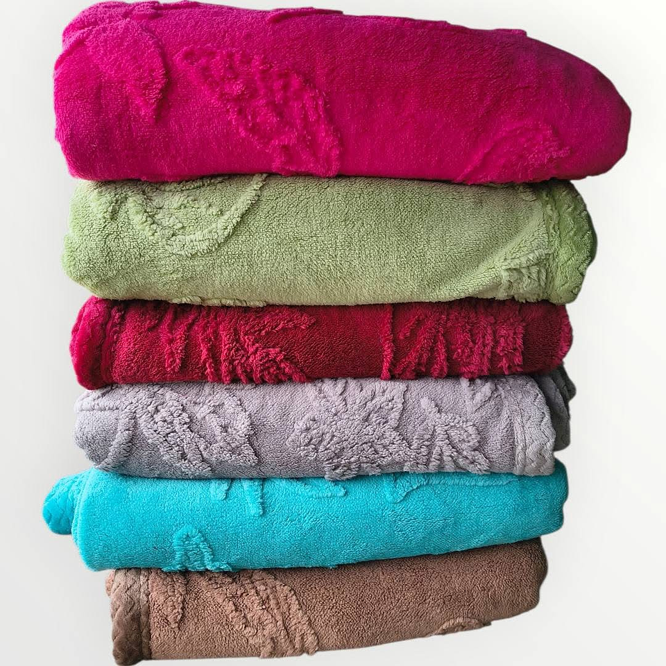 FRAZADA TEXTURIZADO HOJAS CON CHIPORRO DE 1.5 PLAZA 160x220CM 1