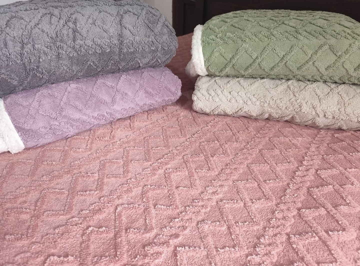 FRAZADA TEXTURIZADA CON CHIPORRO DE 2.0 PLAZAS 220x230CM 11