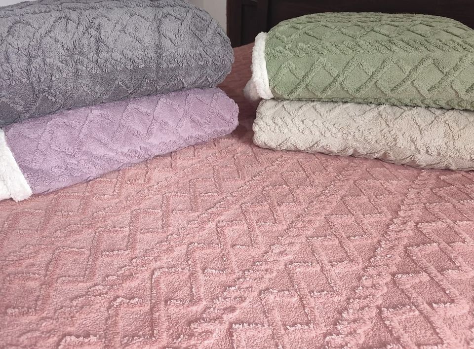 FRAZADA TEXTURIZADA CON CHIPORRO DE 2.0 PLAZAS 220x230CM 11