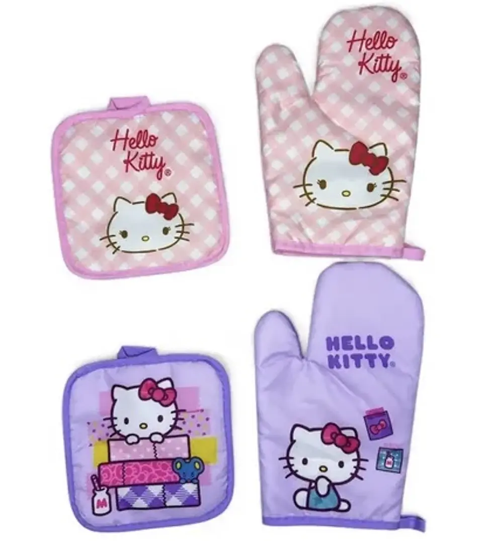 SET DE COCINA MANOPLA + GUANTES TÉRMICO PARA HORNO SANRIO  1