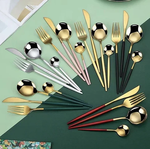 SET DE CUBIERTOS DORADOS  4PZS