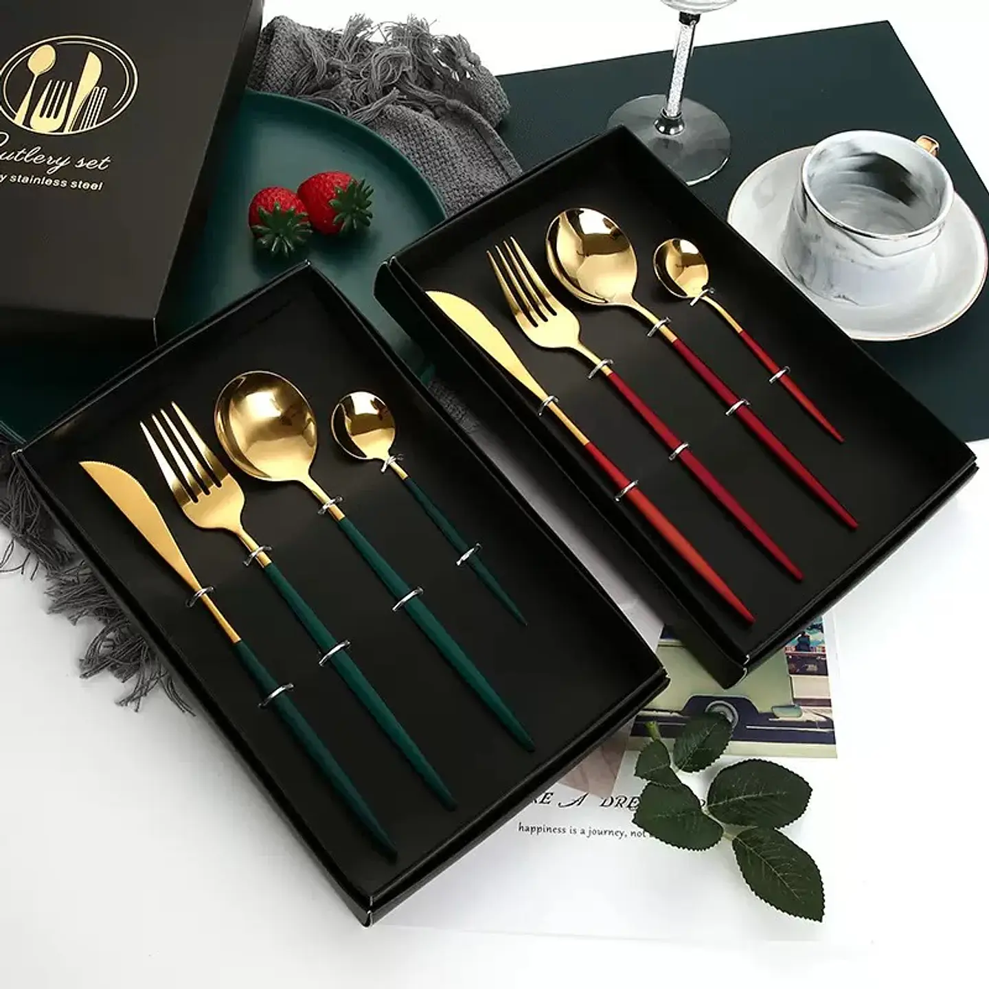 SET CUBIERTOS DORADOS 4 PCS  1