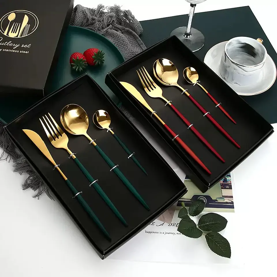 SET CUBIERTOS DORADOS 4 PCS  1