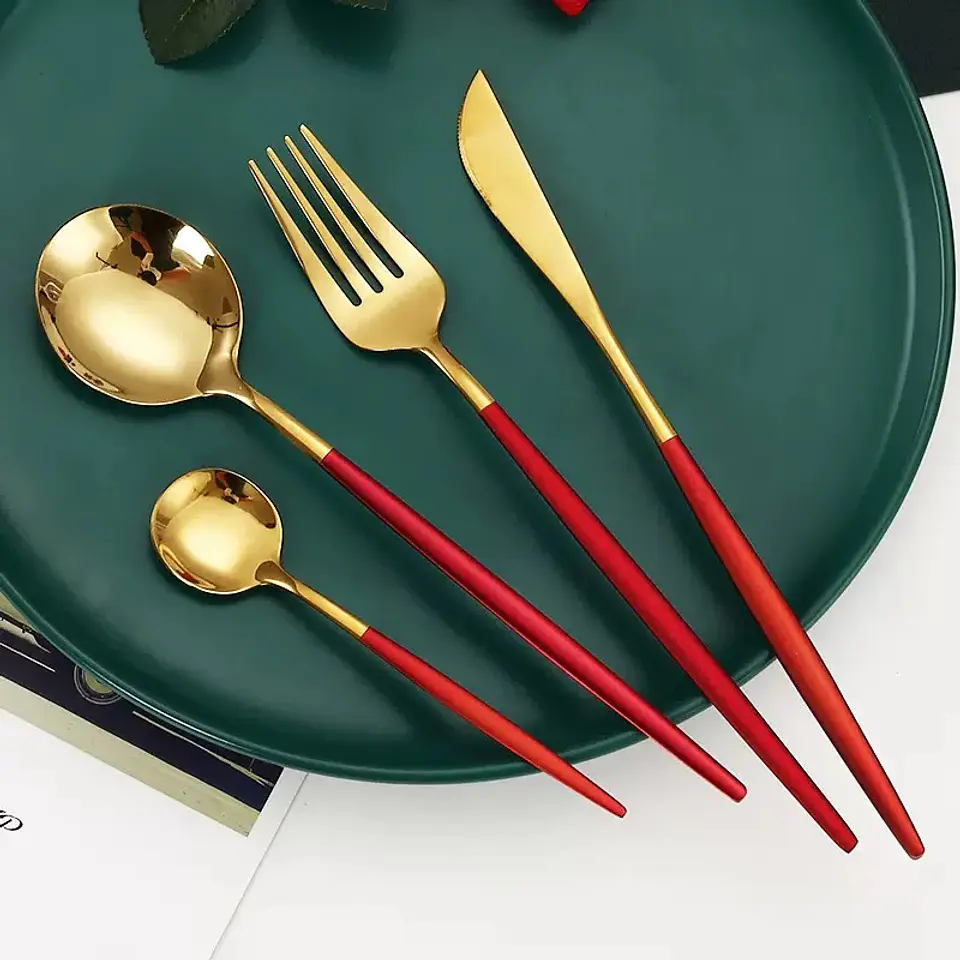SET CUBIERTOS DORADOS 4 PCS  2