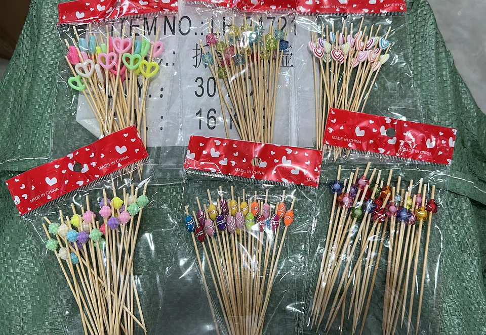 MINI BROCHETAS DE BAMBU CON FIGURAS  1