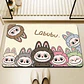 ALFOMBRA LIMPIA PIE LABUBU 40x60CM- POR MAYOR - Miniatura 3