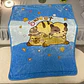 MANTA CAPYBARA PLUSH NIÑO 100x1300CM CON BOLSA- POR MAYOR - Miniatura 6
