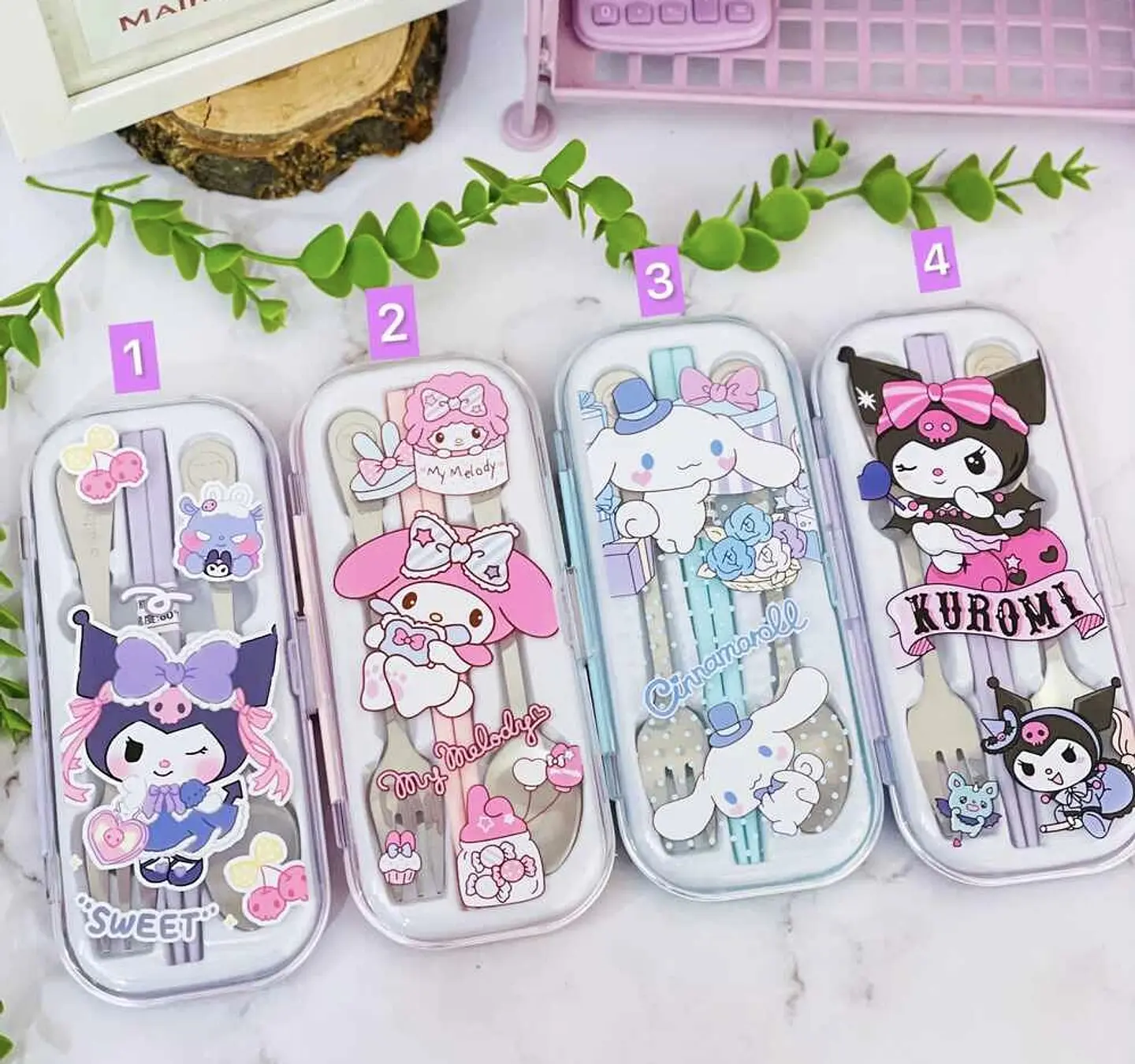 SET DE CUBIERTOS DE ACERO + PALILLOS SANRIO- POR MAYOR 1