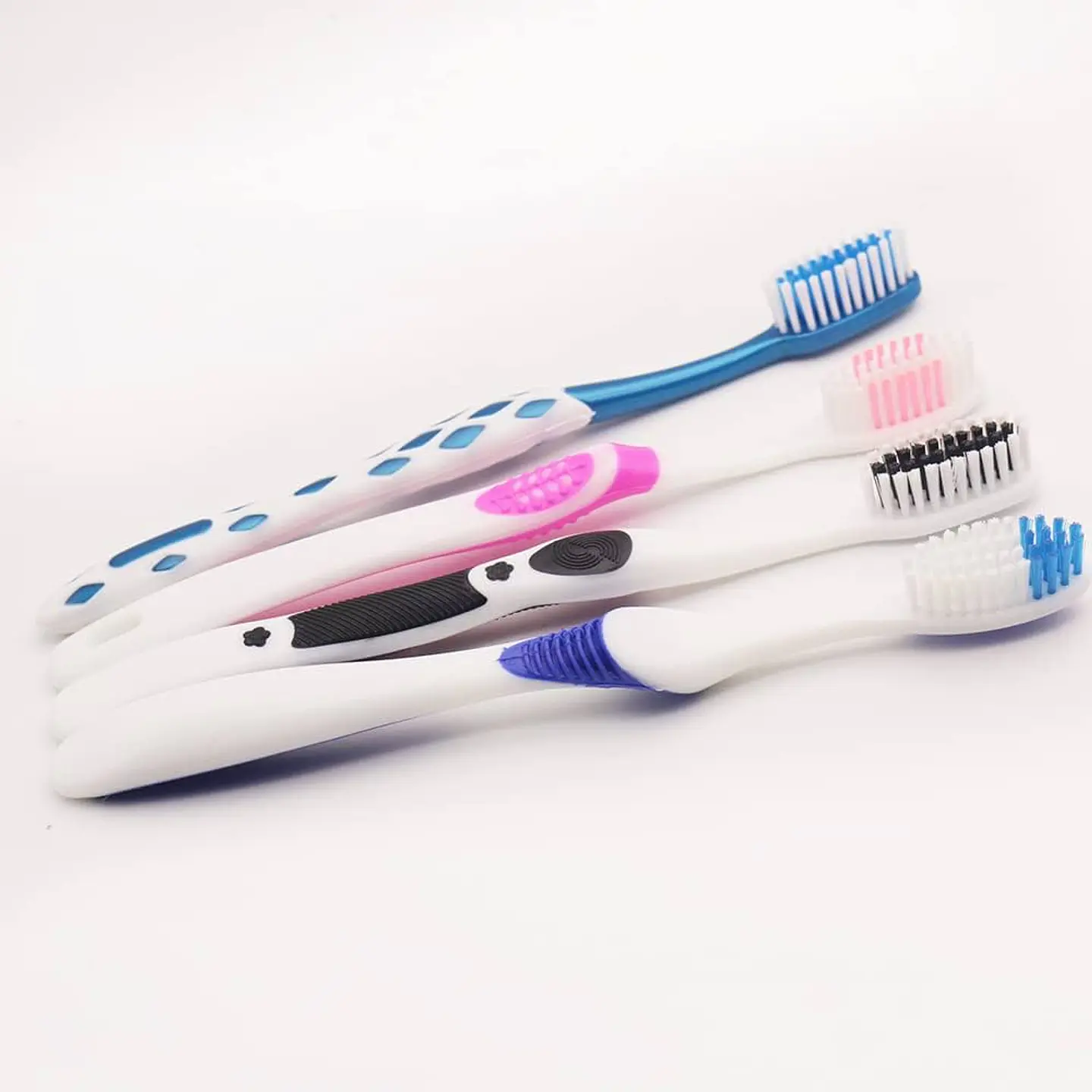 CEPILLO DE DIENTES ADULTO BLÍSTER 12 PCS - POR MAYOR 4